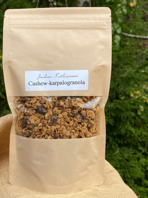 Rapion Myllyn kaurahiutaleista valmistettu Juulian kotileipomon Cashew-karpalogranola.